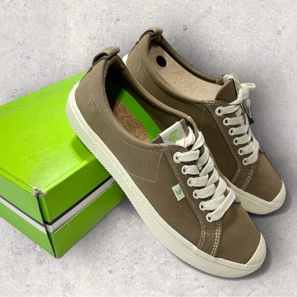 Cariuma OCA Low Burnt Sand Canvas Contrast Thread Sneaker Men’s 10 Women’s 11.5 - Picture 1 of 11